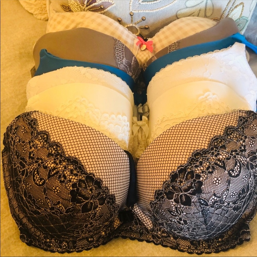 Victoria’s Secret bras 34DD (6 bras)